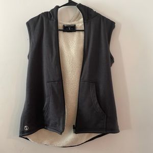 Holloway hooded vest size Small women with soft lining